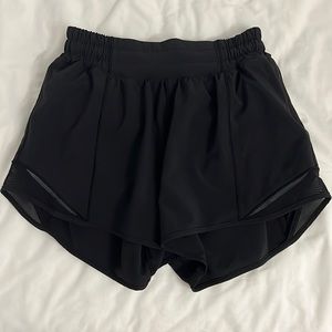 Lululemon Black 4 inch Hotty Hots - size 2 tall